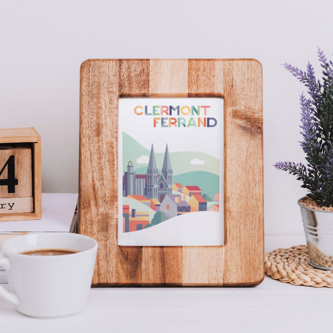 Carte postale avec une illustration de la Cathédrale de Clermont-Ferrand Pop