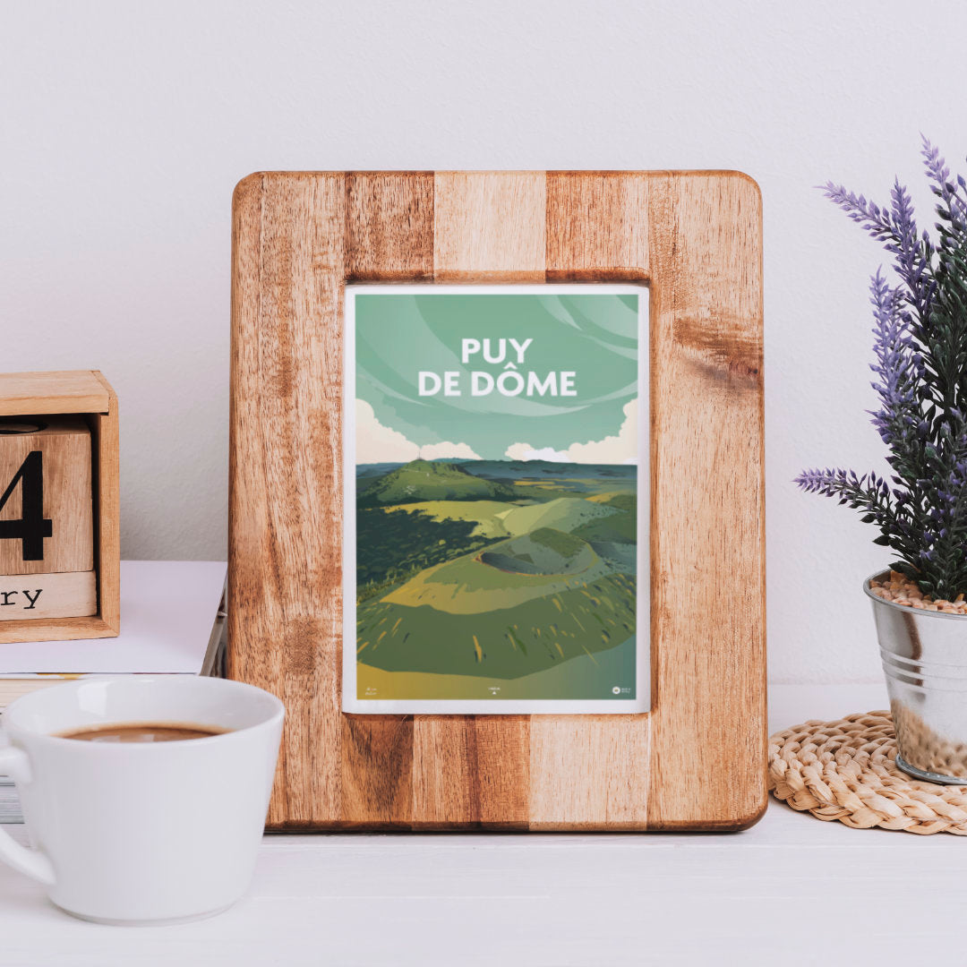 carte postale du puy de dôme encadrée